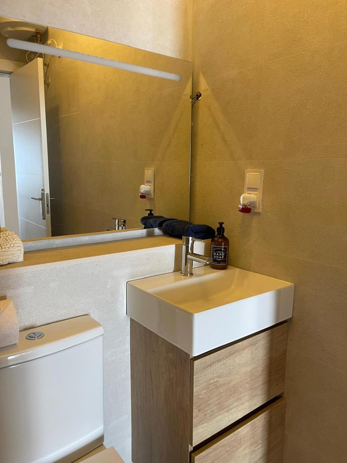 Apartamentos Matilda كونيل ذي لا فرونتيرا المظهر الخارجي الصورة